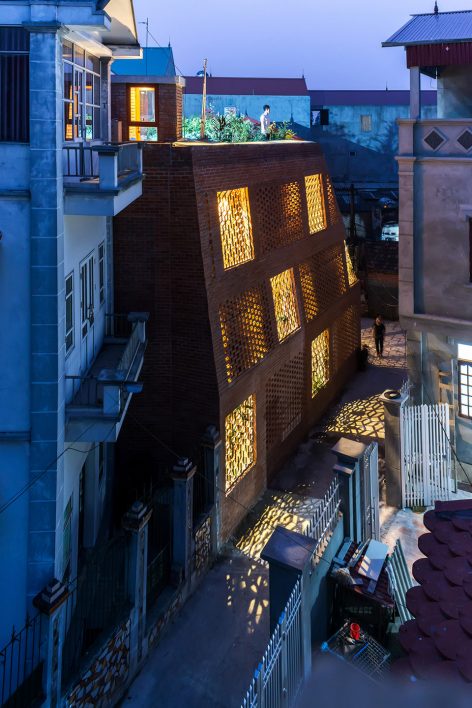 Brick Cave by HP Architects