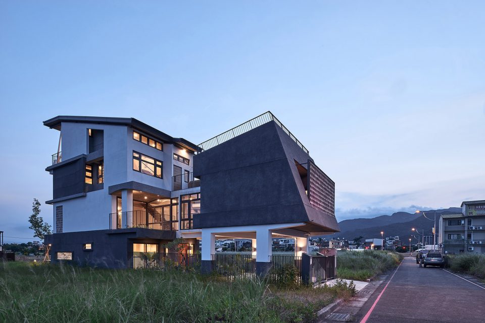 night view2 opening row house emerge architects