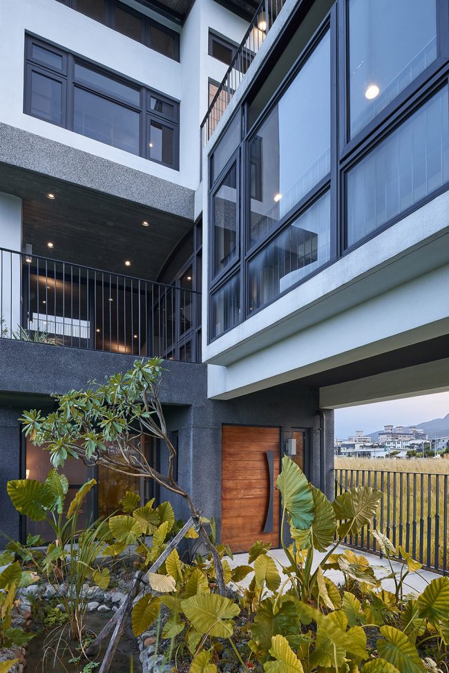 courtyard opening row house emerge architects
