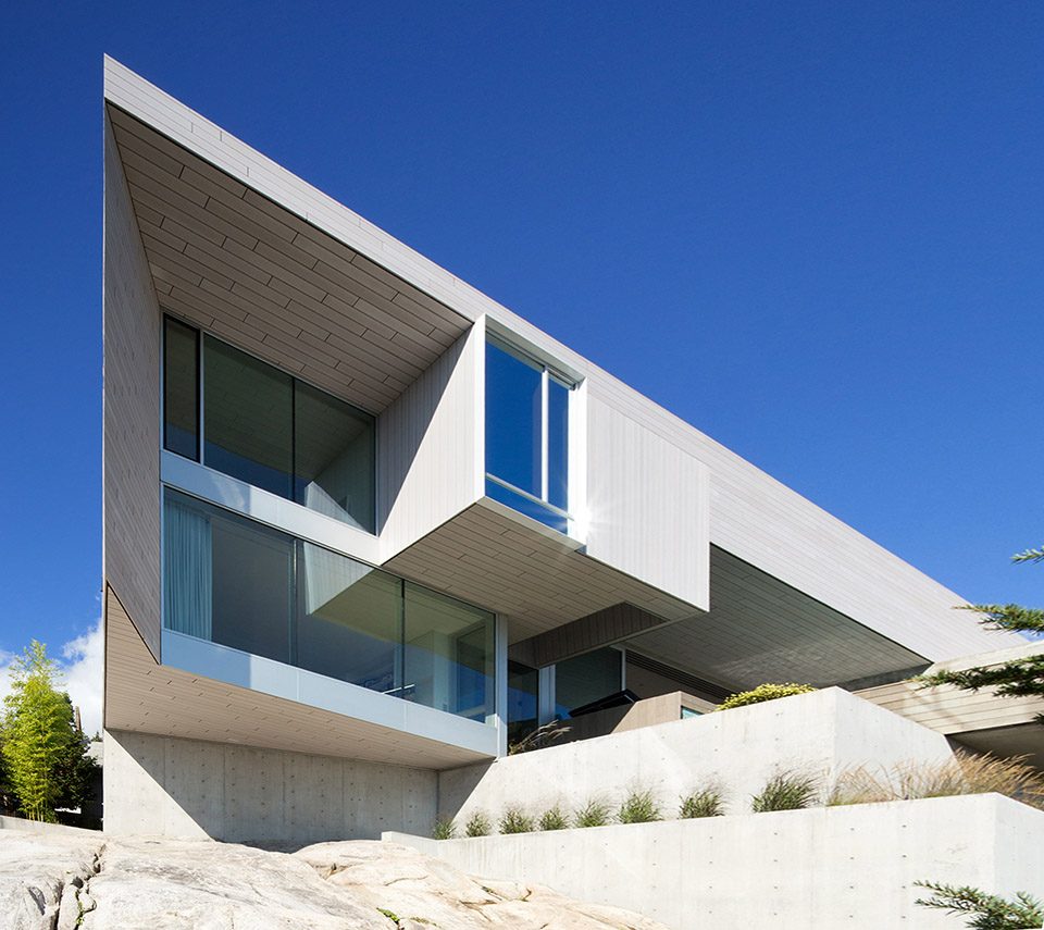 Sunset House by McLeod Bovell Modern Houses