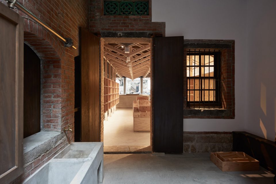 the inverted truss by bp architects