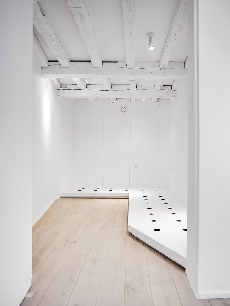 One Room Hotel by dmvA architects