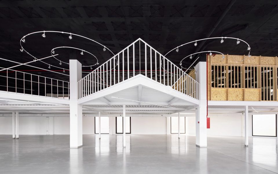 SHOWROOM PLICOSA Palma de Mallorca Spain by Miel Arquitectos