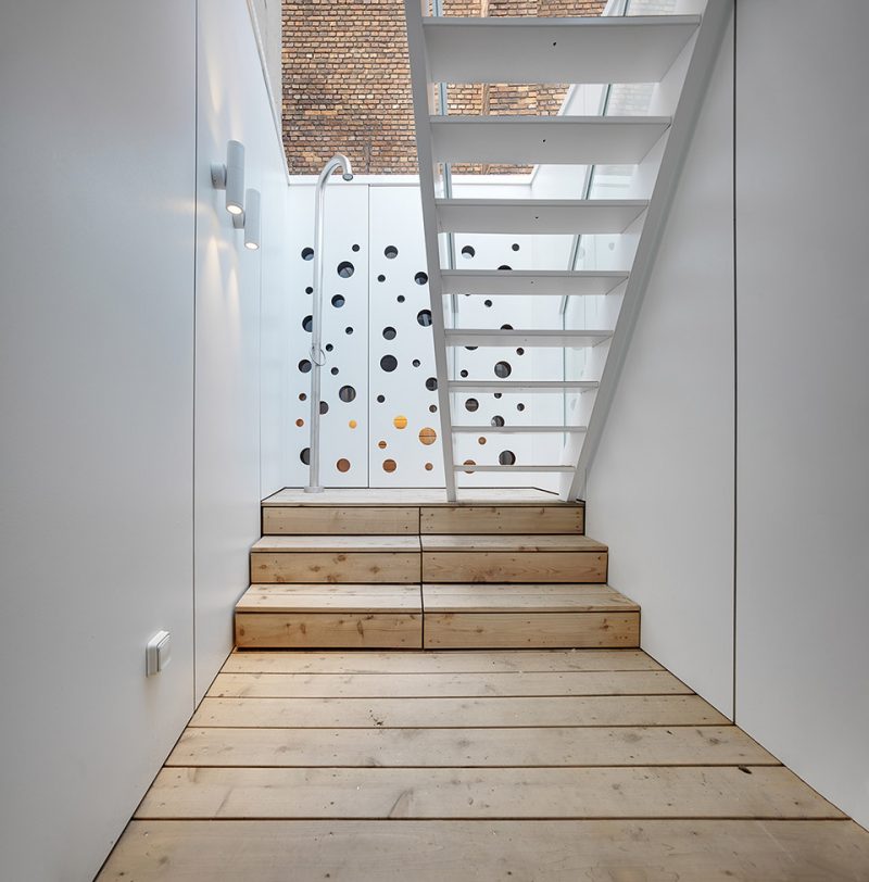 One Room Hotel by dmvA architects