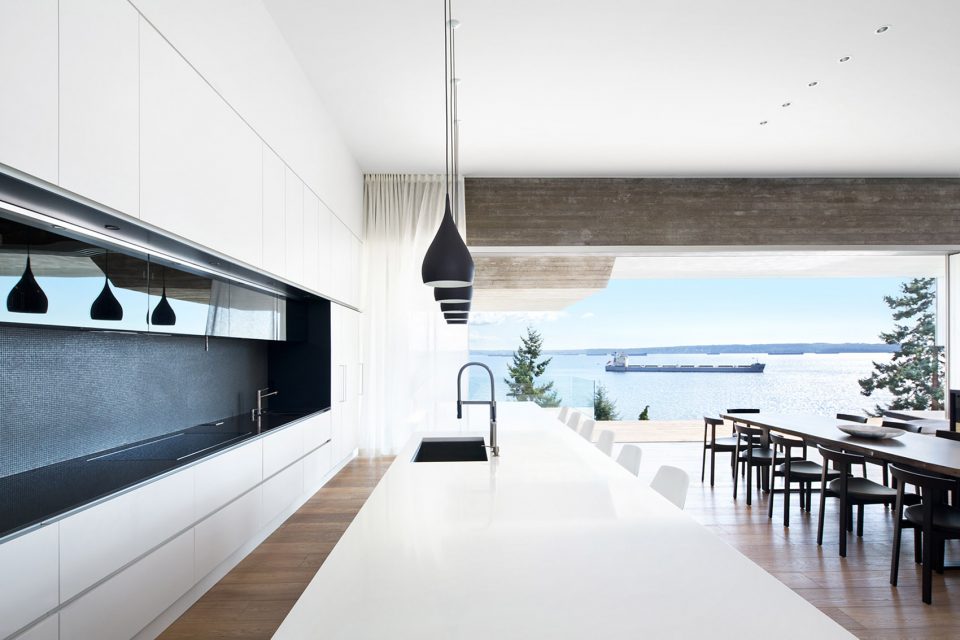 Sunset House by McLeod Bovell Modern Houses