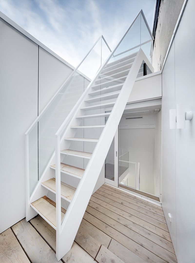 One Room Hotel by dmvA architects