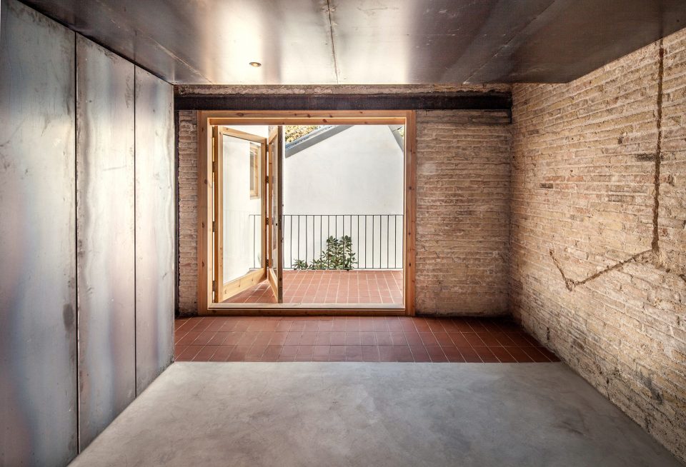 Tubella House by Agora Arquitectura