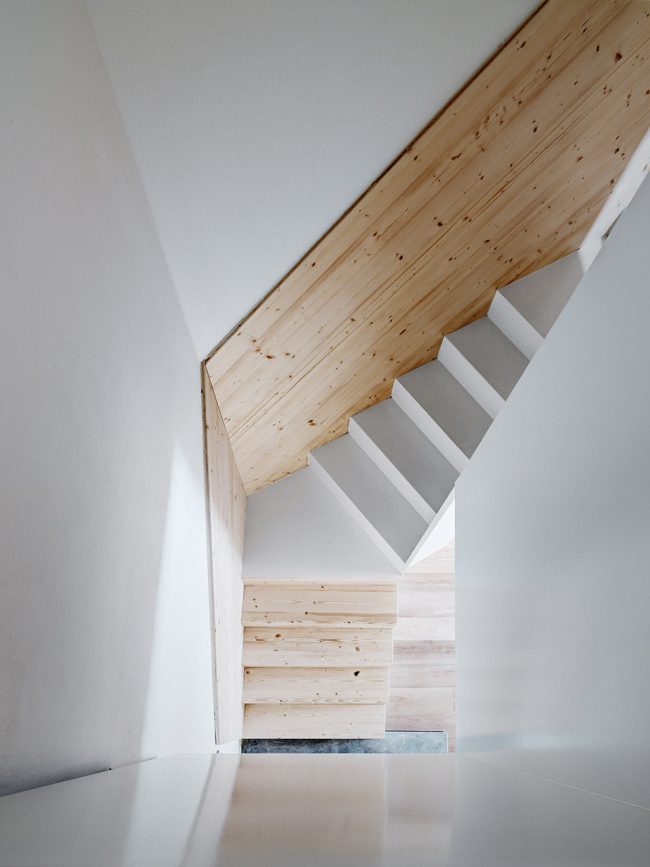 House VG renovation by ES arch