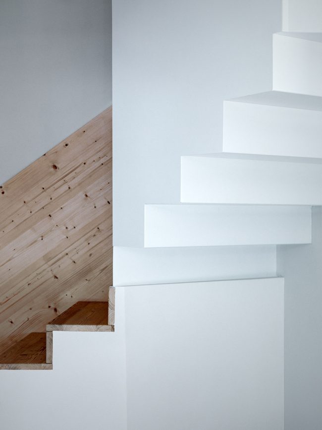 House VG renovation by ES arch