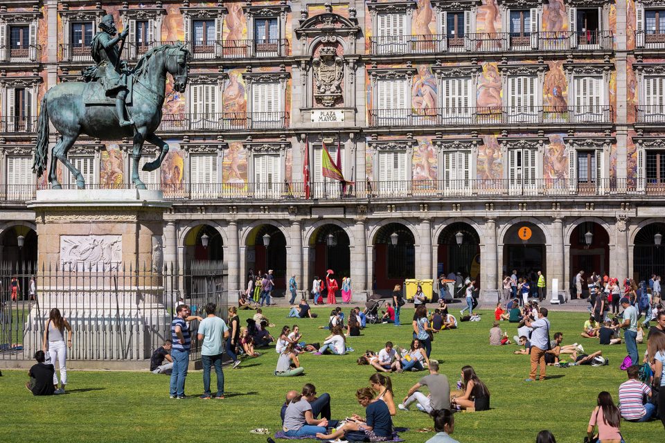 GRASS Plaza Mayor Madria Spain by SpY
