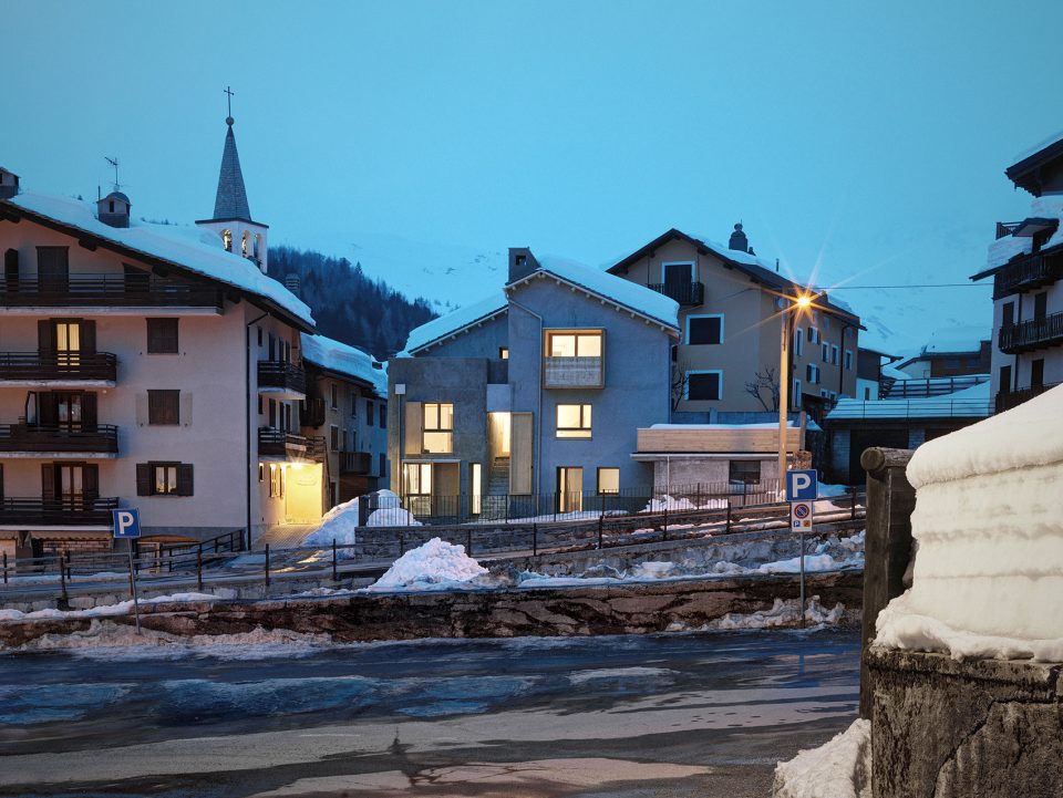House VG renovation by ES arch