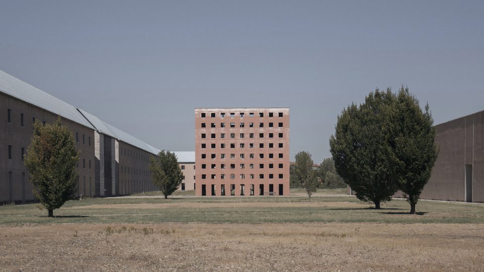 Symmetry photography by Yang Tianzhou