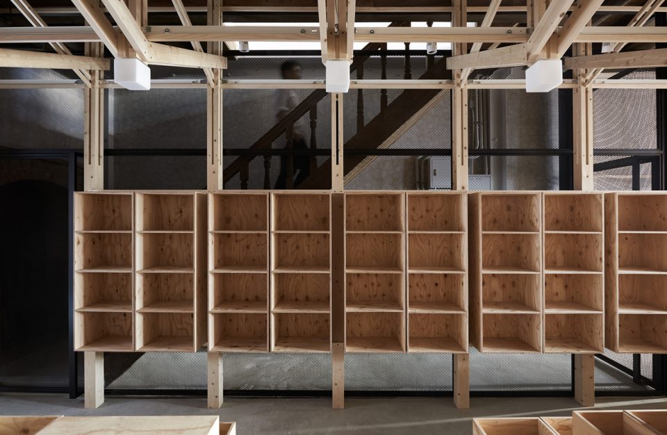 the inverted truss by bp architects