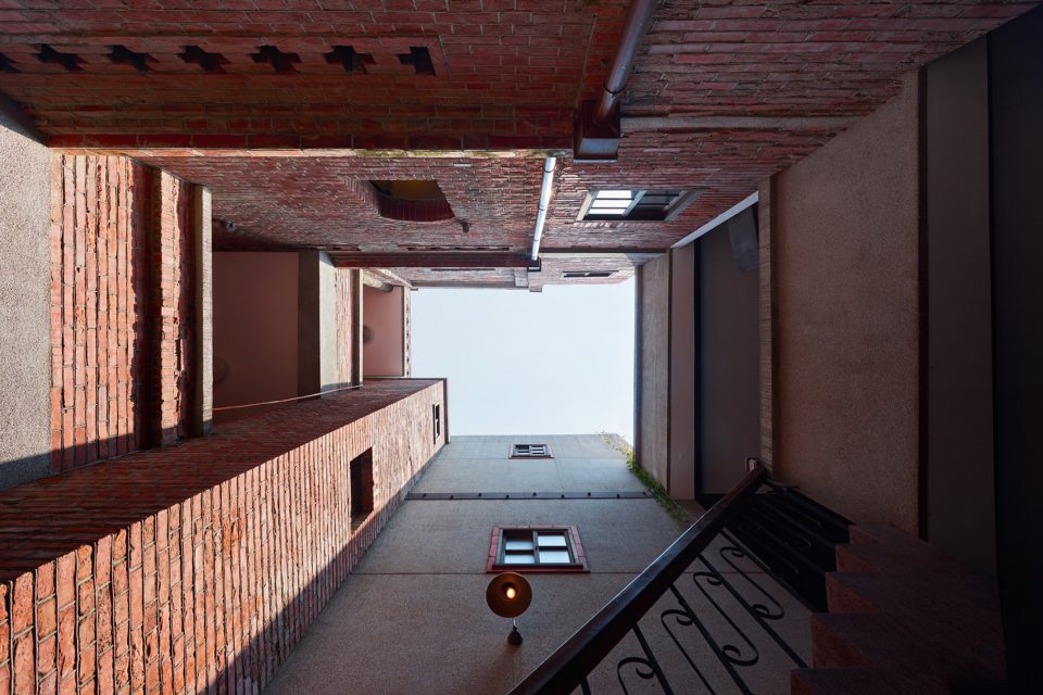 the inverted truss by bp architects