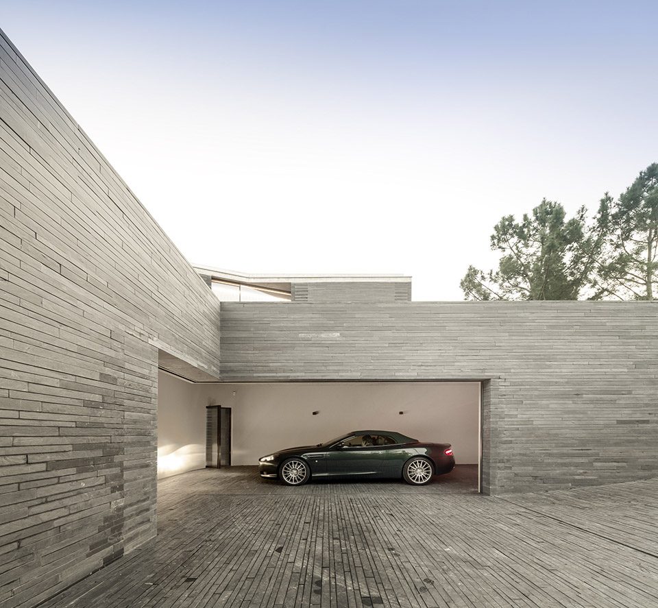 RPFV House by NOARQ
