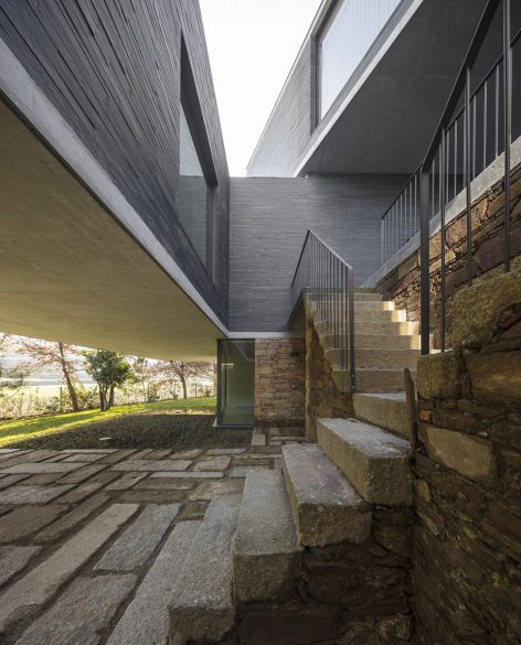 RPFV House by NOARQ