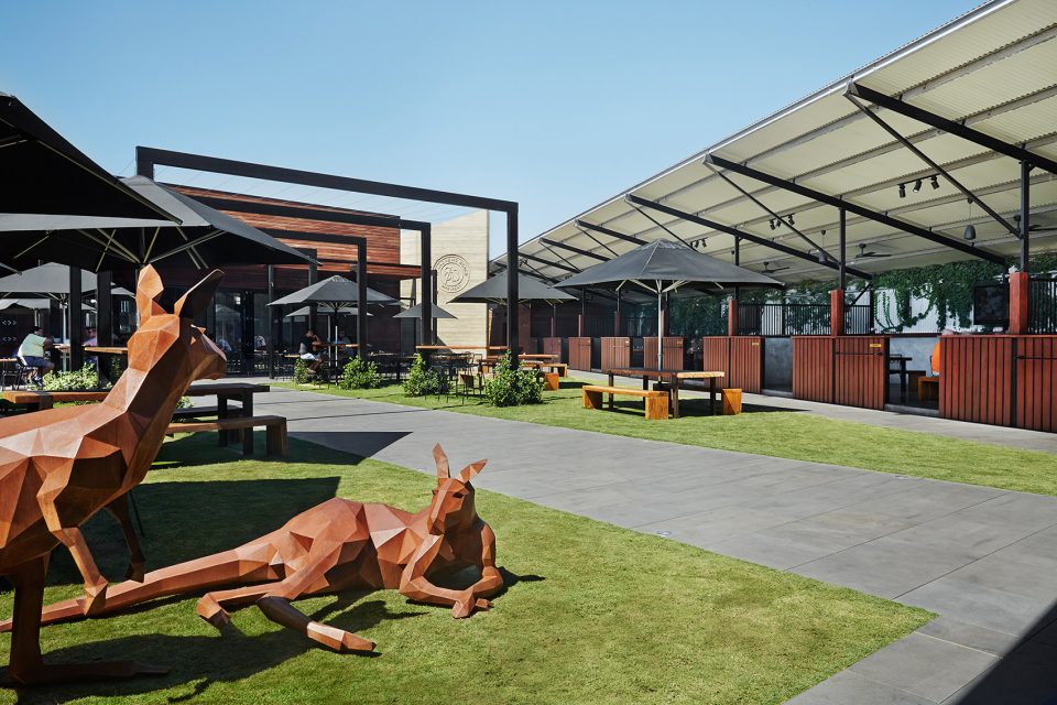 St Andrews Beach Brewery by Ewert Leaf