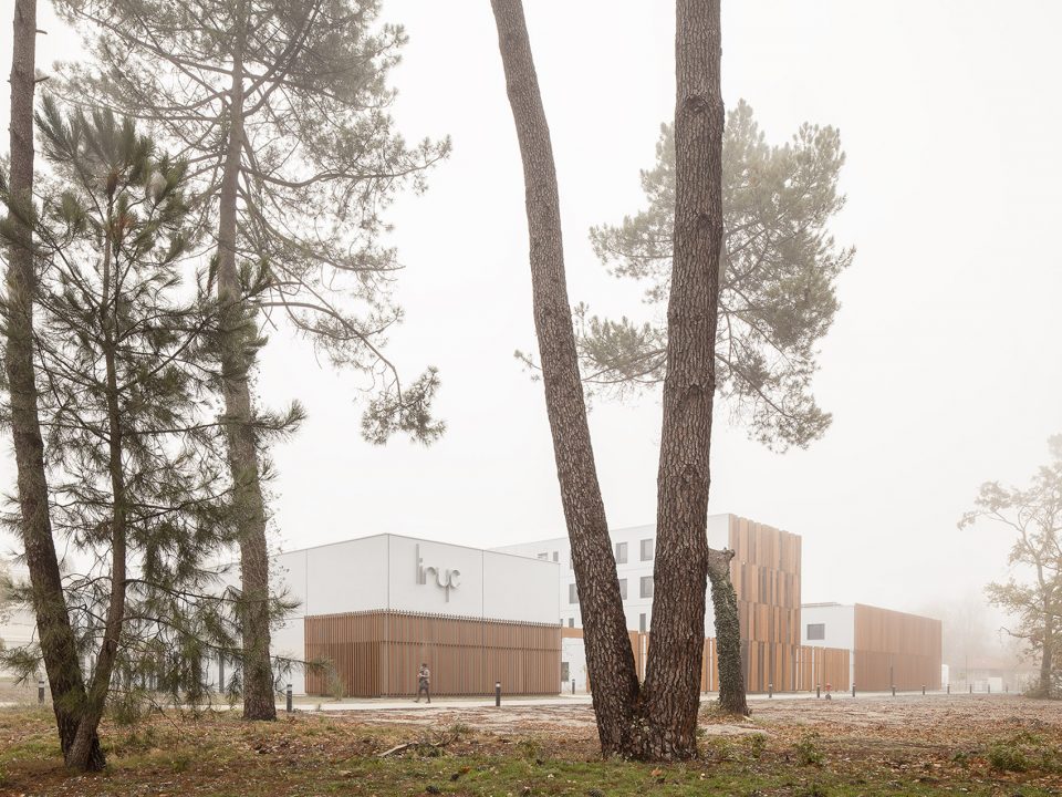Liryc Research Center by DA ARCHITECTES