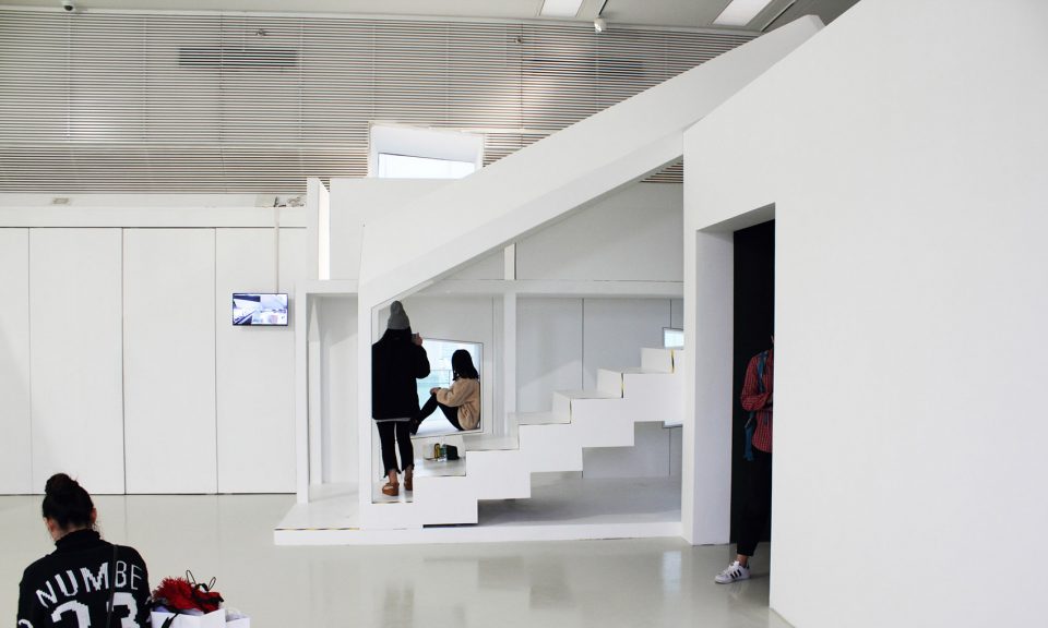 kitty Rossi stage by Studio G