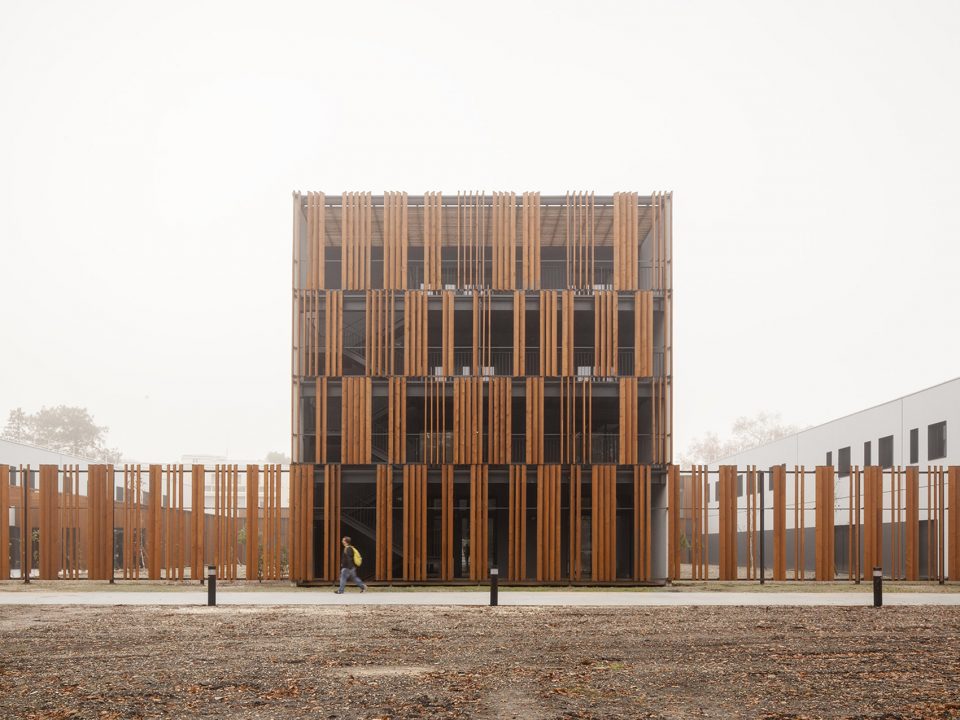 Liryc Research Center by DA ARCHITECTES