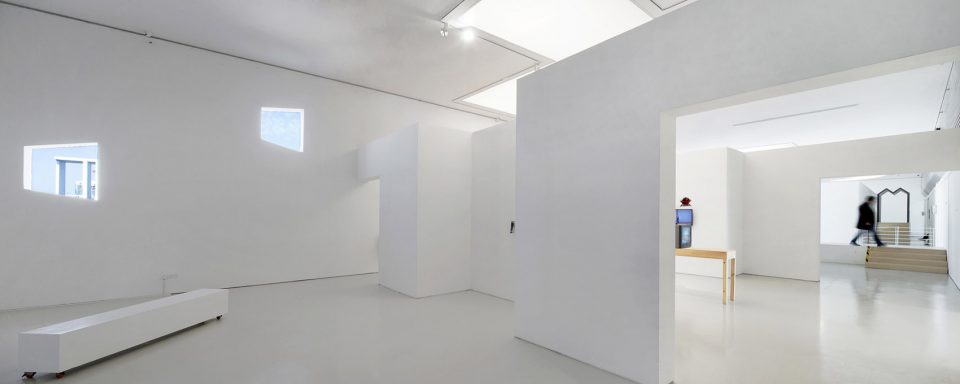 kitty Rossi stage by Studio G