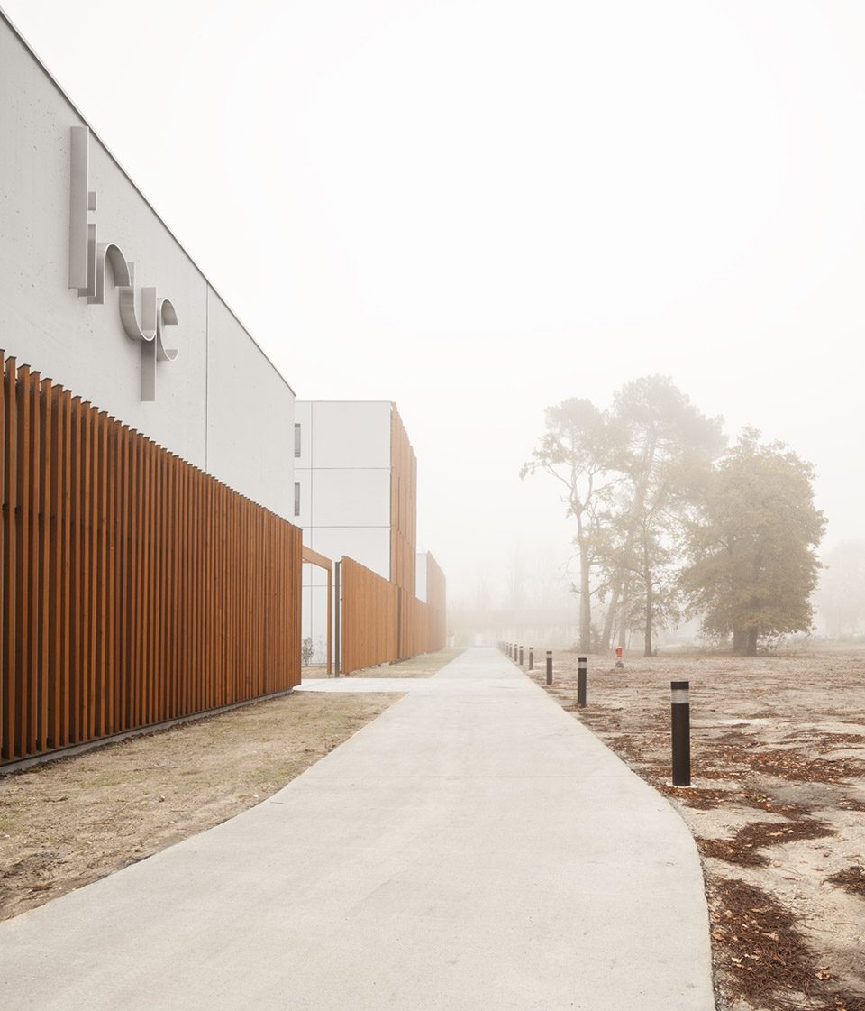 Liryc Research Center by DA ARCHITECTES
