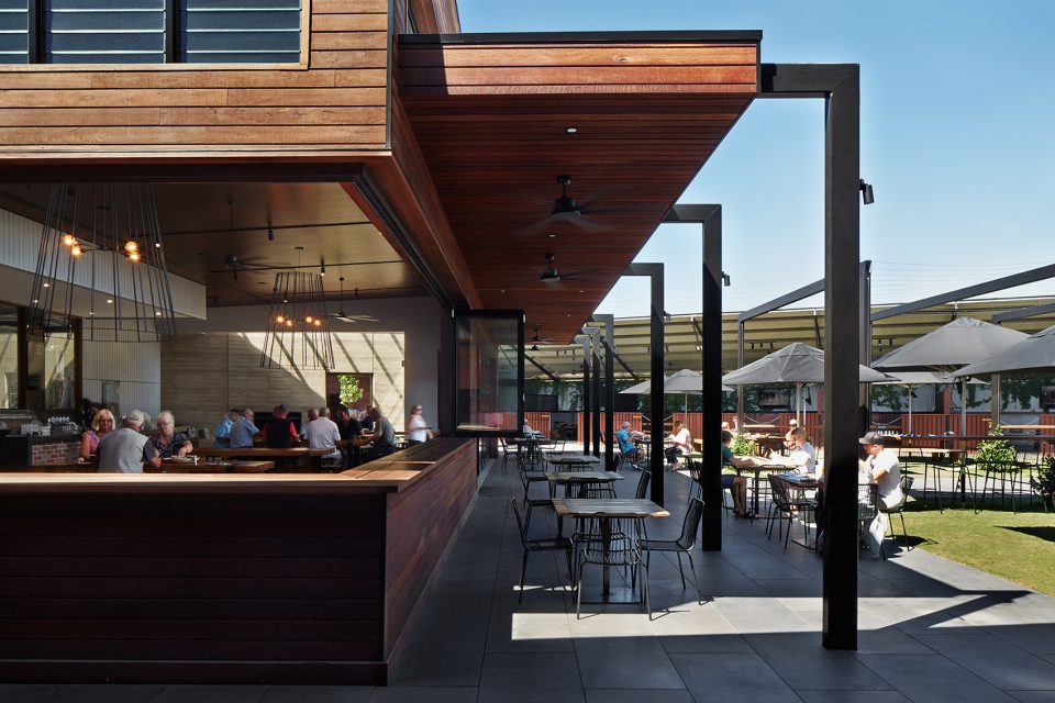 St Andrews Beach Brewery by Ewert Leaf