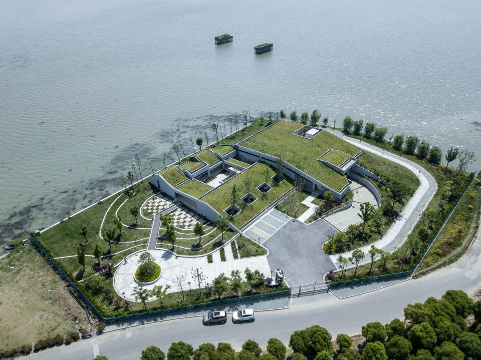 Suzhou Dongtaihu Lake Warehouse by Tus Design Group Co.Ltd