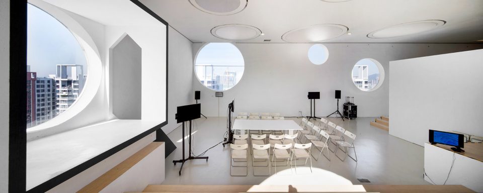 kitty Rossi stage by Studio G