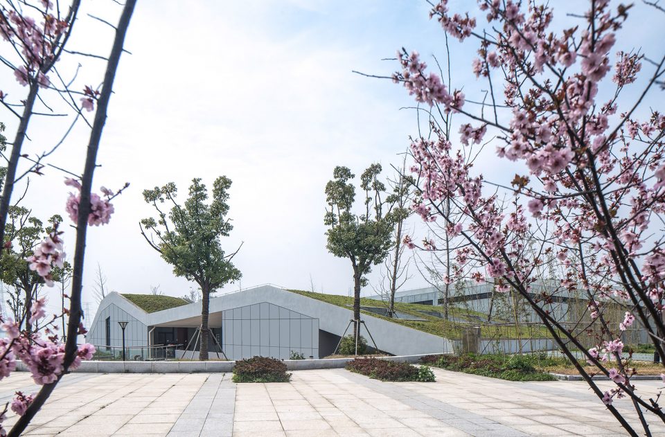 Suzhou Dongtaihu Lake Warehouse by Tus Design Group Co.Ltd