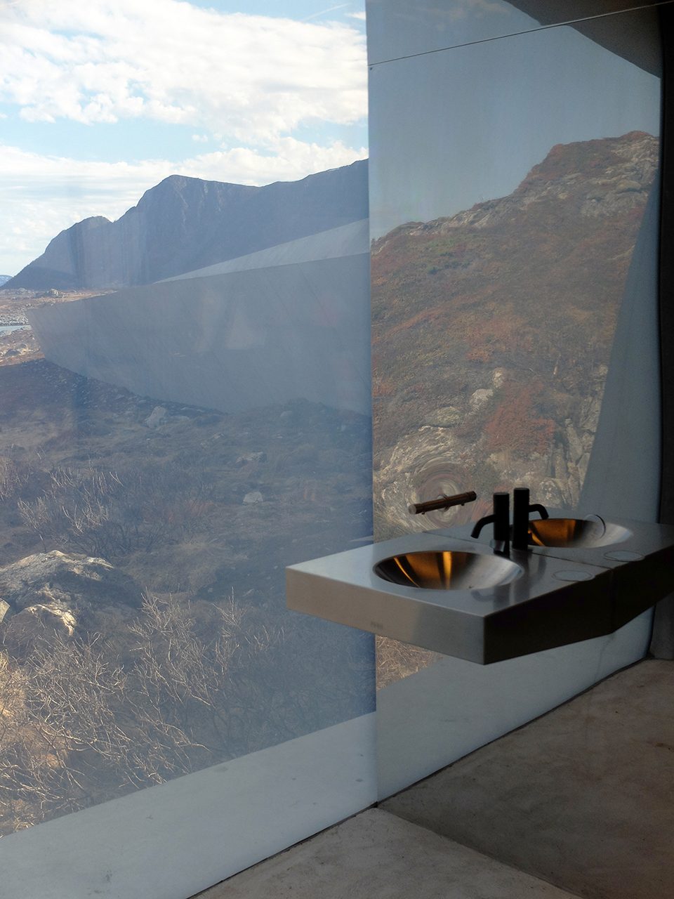New Facility Along Norwegian Scenic Route Andøya by Morfeus Arkitekter