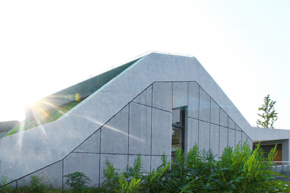Suzhou Dongtaihu Lake Warehouse by Tus Design Group Co.Ltd
