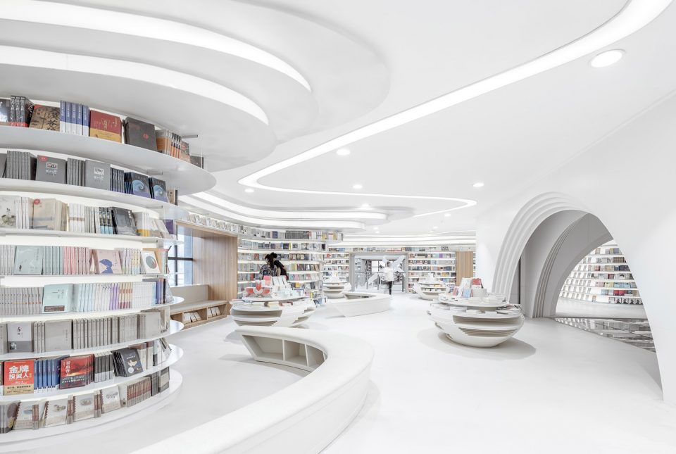 White Comedy of Xi’an Zhongshu Bookstore China by Wutopia Lab