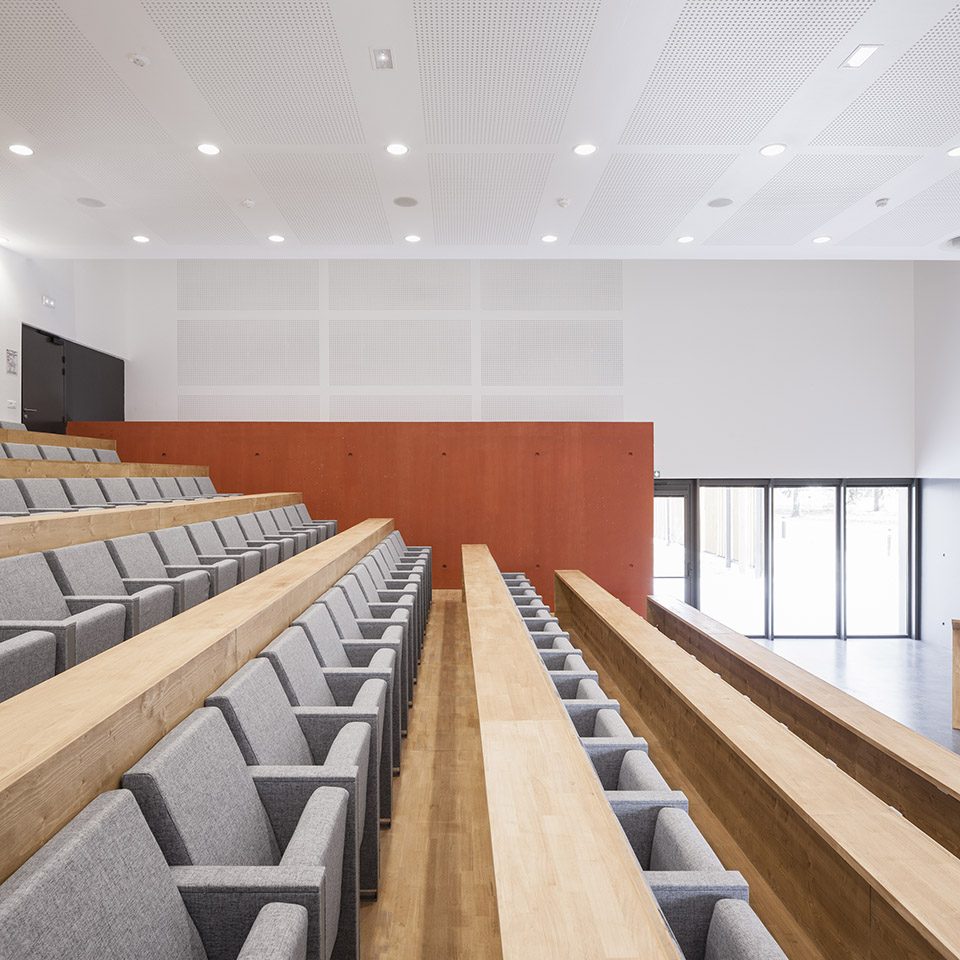 Liryc Research Center by DA ARCHITECTES