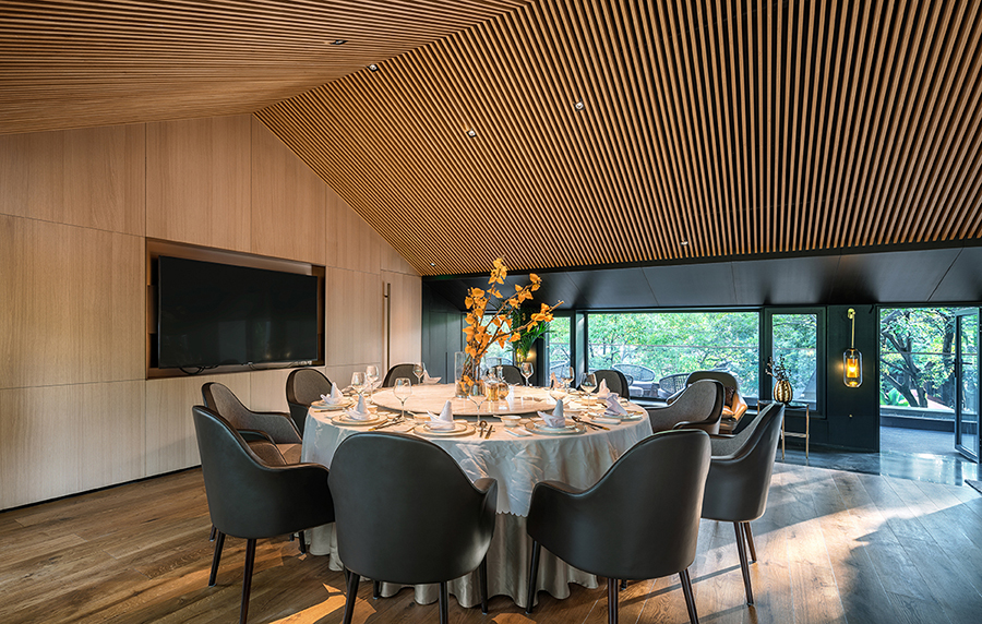 2100 Club by LYCS Architecture