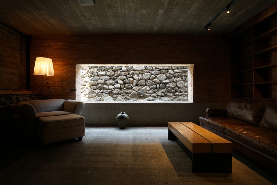 Courtyard House in the North Cashijiang by xian Architects