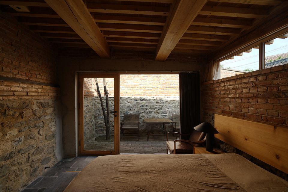 Courtyard House in the North Cashijiang by xian Architects