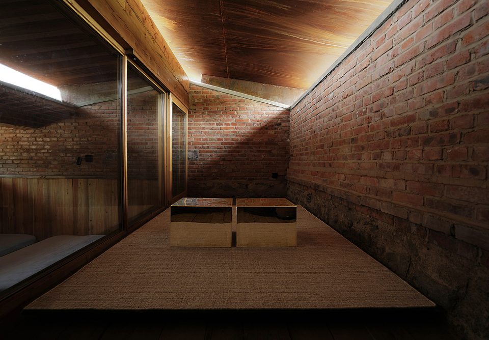 Courtyard House in the North Cashijiang by xian Architects