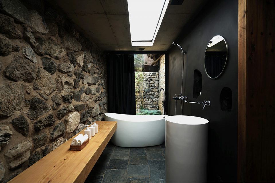 Courtyard House in the North Cashijiang by xian Architects