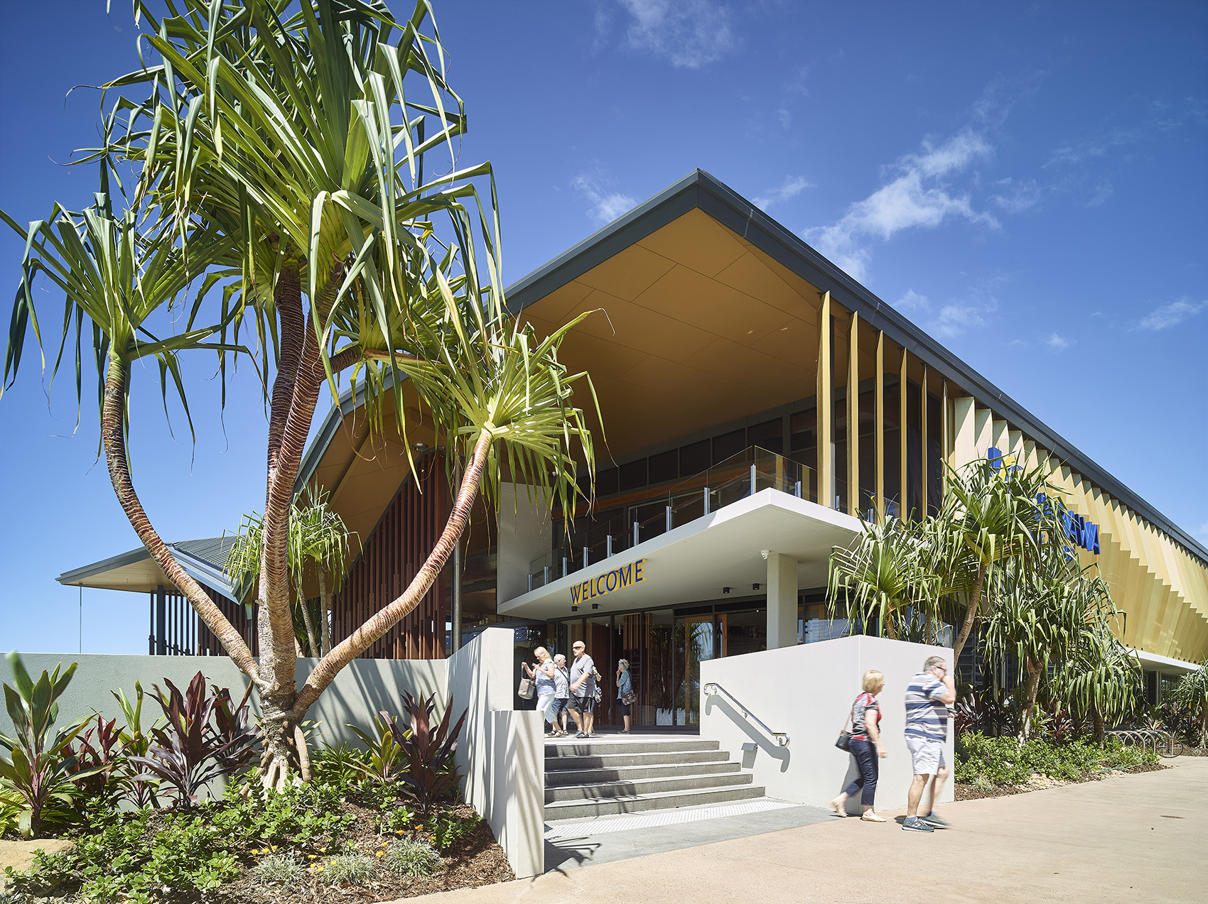 Kurrawa Surf Life Saving Club by Arkhefield