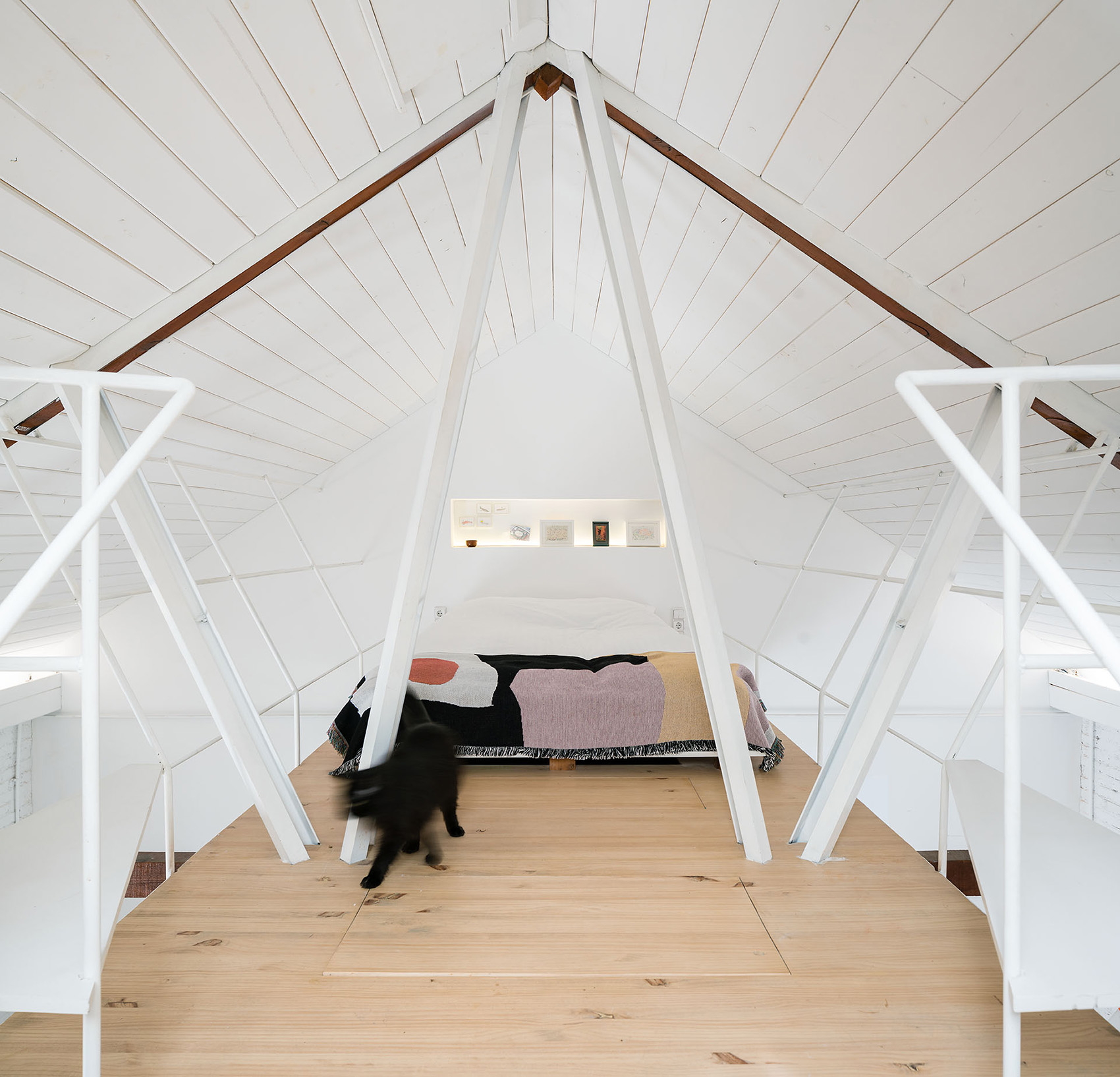 refurbishment of a small attached house by pia mendaro