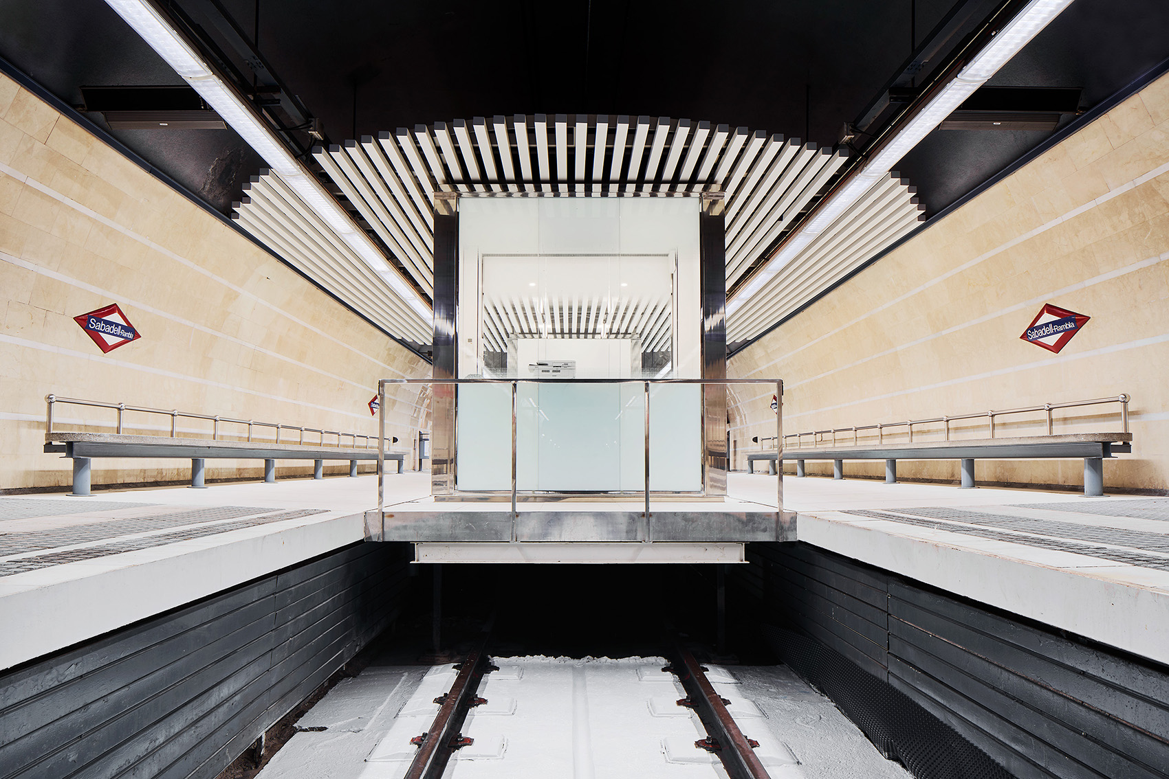 FGC Staff Training Center by AMOO Mora Sanvisens Arquitectes