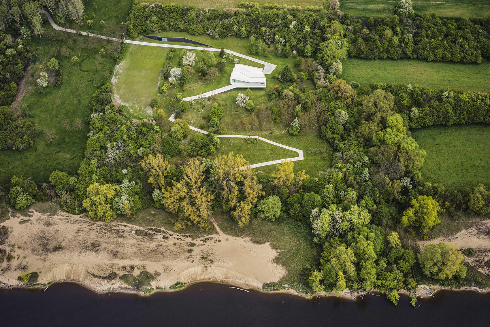 By the Way House by KWK PROMES
