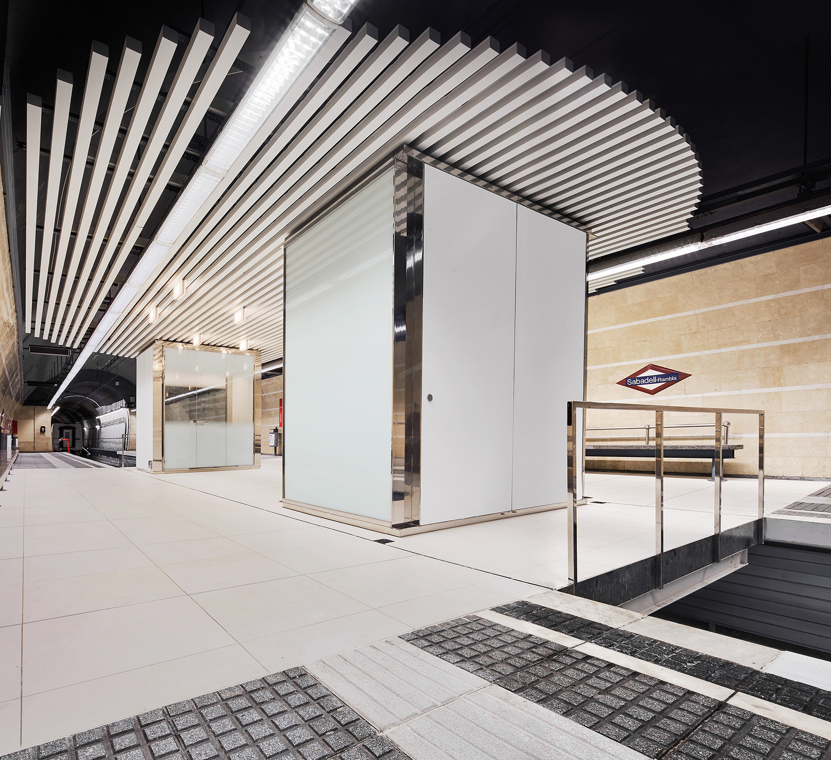 FGC Staff Training Center by AMOO Mora Sanvisens Arquitectes