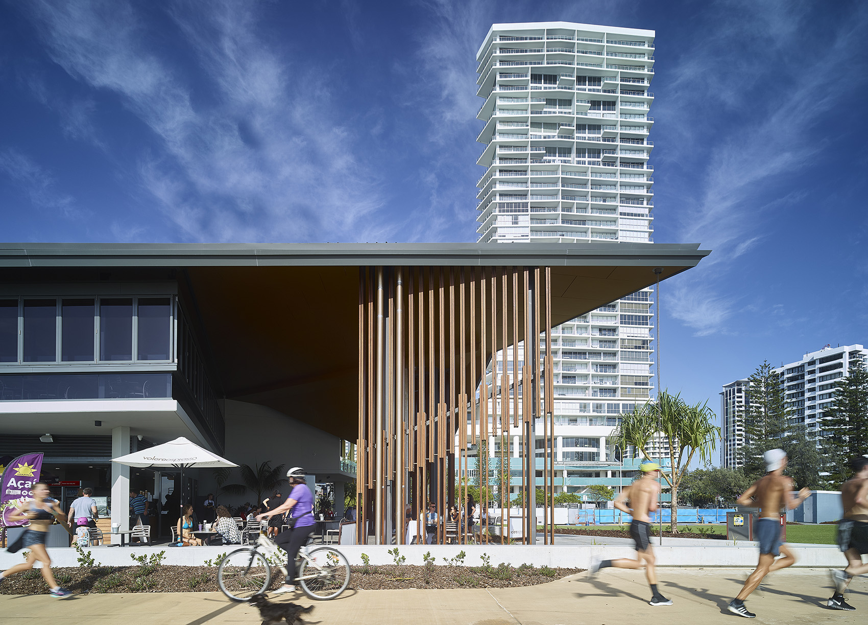 Kurrawa Surf Life Saving Club by Arkhefield