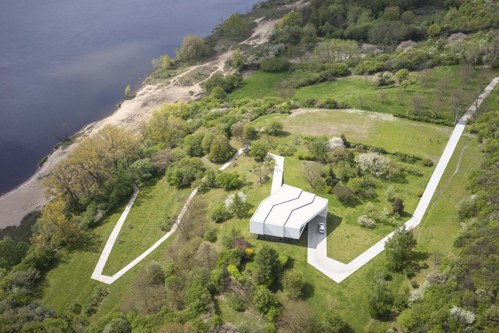 By the Way House by KWK PROMES