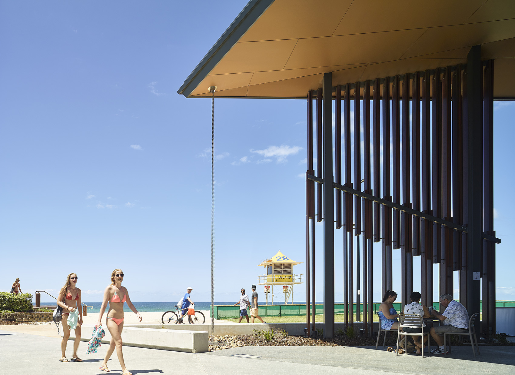 Kurrawa Surf Life Saving Club by Arkhefield
