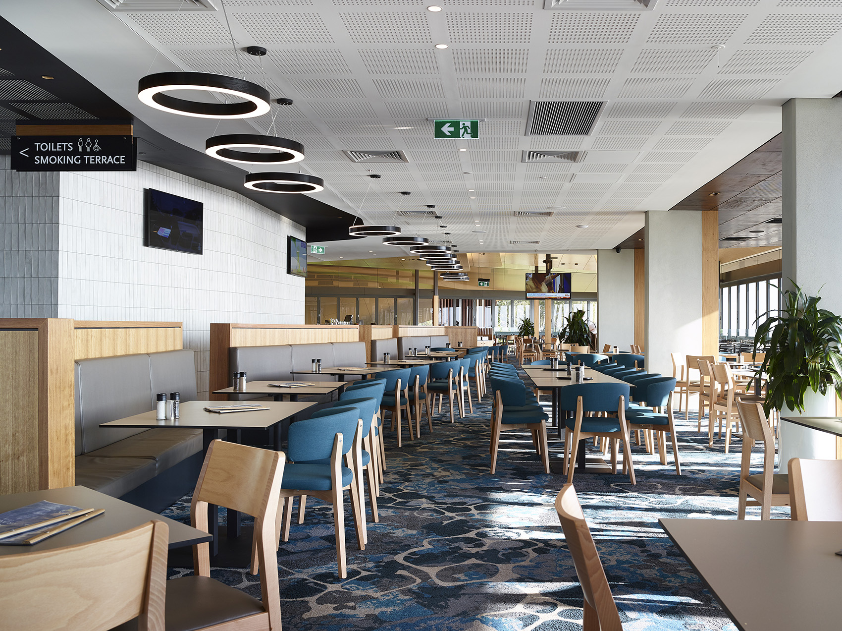 Kurrawa Surf Life Saving Club by Arkhefield