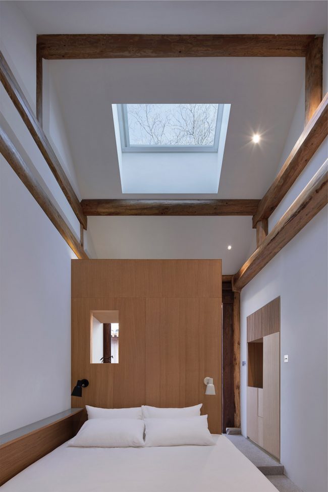 Beijing Bai TaSi Hutong courtyard house renovation by B.L.U.E. Architecture Studio