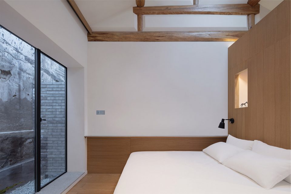 Beijing Bai TaSi Hutong courtyard house renovation by B.L.U.E. Architecture Studio